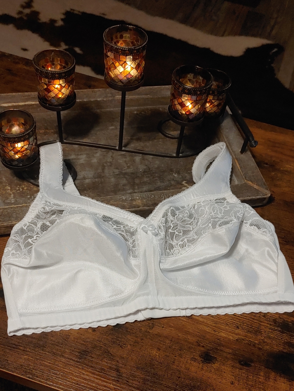 Glamorise 38F White Lace Feminine Unpadded Wirefree bra